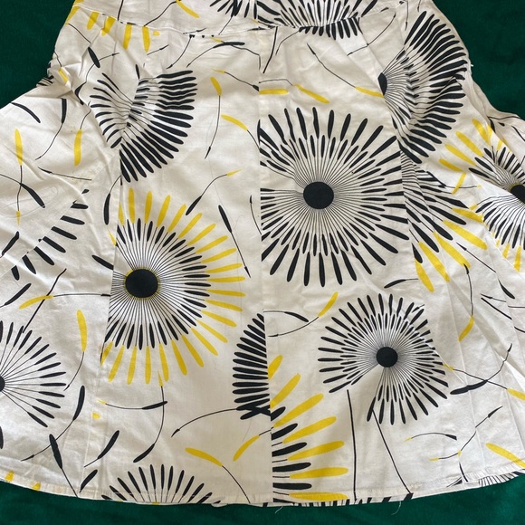 Skirts with a swirl - Picture 4 of 4